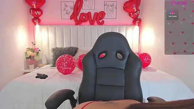 Snapshot of ivy_collins chatting on February 2025 01:10:01 AM ivy collins online show from February 2025 01:10:01 AM