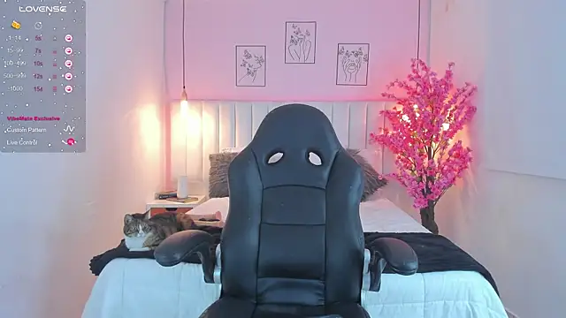 Snapshot of ivy_collins chatting on March 2025 06:33:02 AM ivy collins online show from March 2025 06:33:02 AM