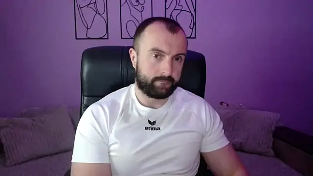 brindlefly6969 online show from April 2026 11:04:02 AM