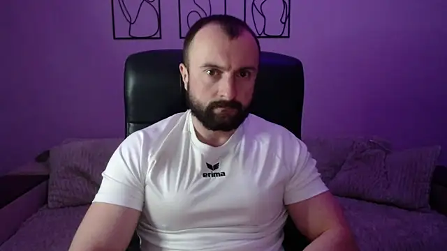 brindlefly6969 online show from April 2026 10:33:01 AM