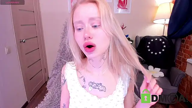 Snapshot of MalenaErnman chatting on January 2025 10:27:02 AM MalenaErnman online show from January 2025 10:27:02 AM