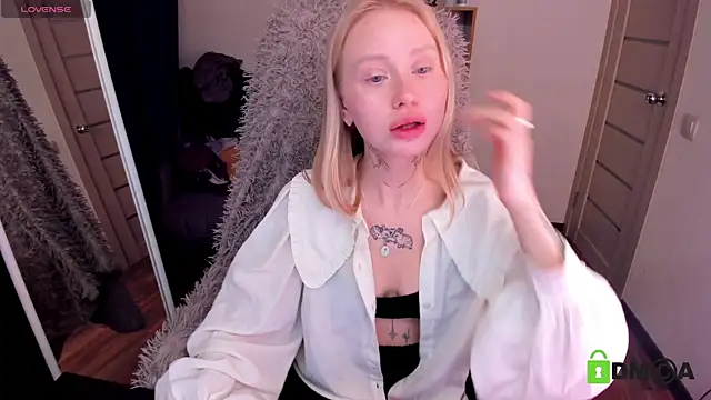 Snapshot of MalenaErnman chatting on January 2025 01:36:01 PM MalenaErnman online show from January 2025 01:36:01 PM