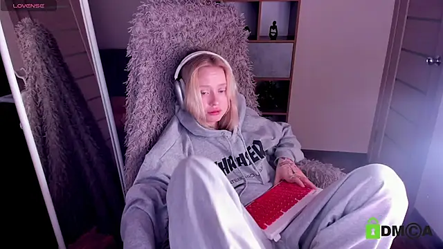 Snapshot of MalenaErnman chatting on January 2025 01:36:02 PM MalenaErnman online show from January 2025 01:36:02 PM