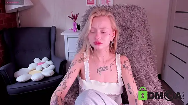 Snapshot of MalenaErnman chatting on March 2025 10:44:01 AM MalenaErnman online show from March 2025 10:44:01 AM