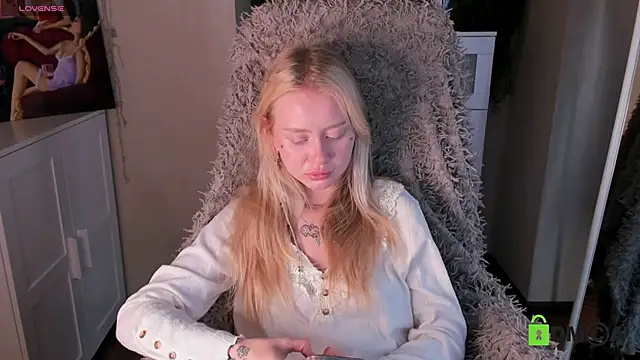 Snapshot of MalenaErnman chatting on October 2025 10:35:02 AM MalenaErnman online show from October 2025 10:35:02 AM