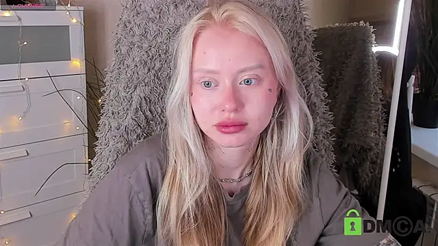Snapshot of MalenaErnman chatting on October 2025 10:38:01 AM MalenaErnman online show from October 2025 10:38:01 AM