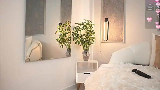 Sofia Cooper  online show from November 2025 12:20:01 PM