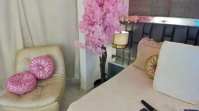 IsseyMz online show from March 2025 05:12:02 AM