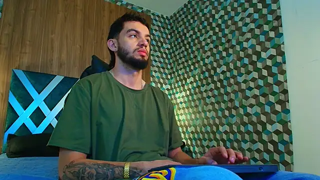 Michael magno online show from October 2025 08:25:01 PM