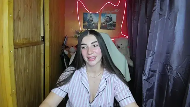 Snapshot of Fiery_Brunette_ chatting on February 2025 05:43:02 PM Fiery Brunette  online show from February 2025 05:43:02 PM