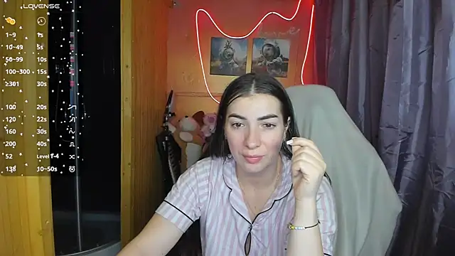 Snapshot of Fiery_Brunette_ chatting on March 2025 04:14:01 AM Fiery Brunette  online show from March 2025 04:14:01 AM