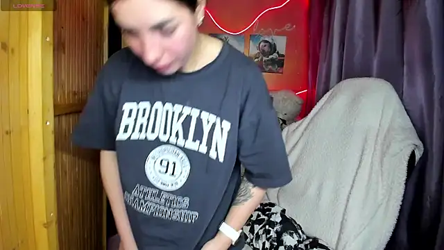 Fiery Brunette  online show from April 2026 05:49:01 AM