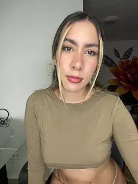 Snapshot of Lauren-Rosse chatting on January 2025 11:34:02 PM Lauren-Rosse online show from January 2025 11:34:02 PM