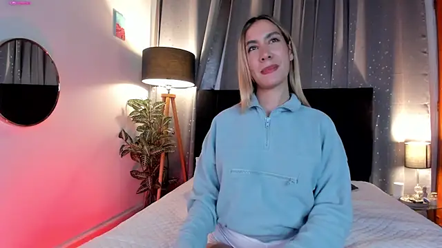 Snapshot of Lauren-Rosse chatting on February 2025 11:57:02 PM Lauren-Rosse online show from February 2025 11:57:02 PM