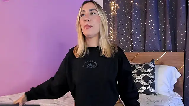 Snapshot of Lauren-Rosse chatting on February 2025 04:20:01 AM Lauren-Rosse online show from February 2025 04:20:01 AM