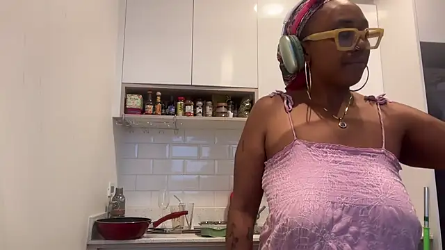 ChocolateCakeQueen online show from February 2025 11:12:01 PM