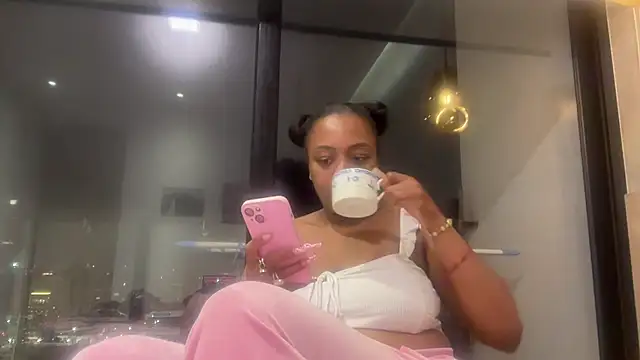 Snapshot of ChocolateCakeQueen chatting on June 2026 01:38:02 AM ChocolateCakeQueen online show from June 2026 01:38:02 AM