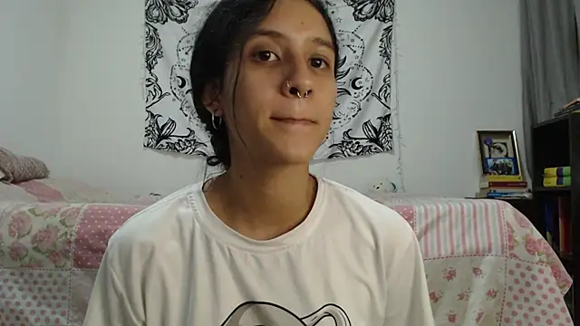 Snapshot of AlinaWoolf_ chatting on January 2025 11:44:02 PM AlinaWoolf  online show from January 2025 11:44:02 PM