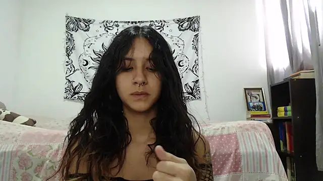 Snapshot of AlinaWoolf_ chatting on January 2025 08:33:01 PM AlinaWoolf  online show from January 2025 08:33:01 PM