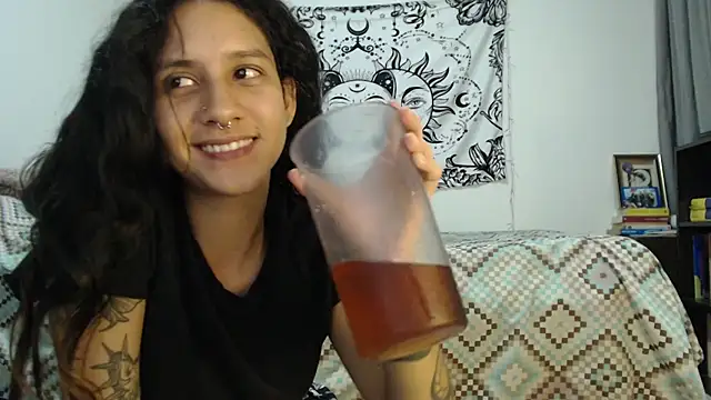 Snapshot of AlinaWoolf_ chatting on February 2025 02:39:01 AM AlinaWoolf  online show from February 2025 02:39:01 AM