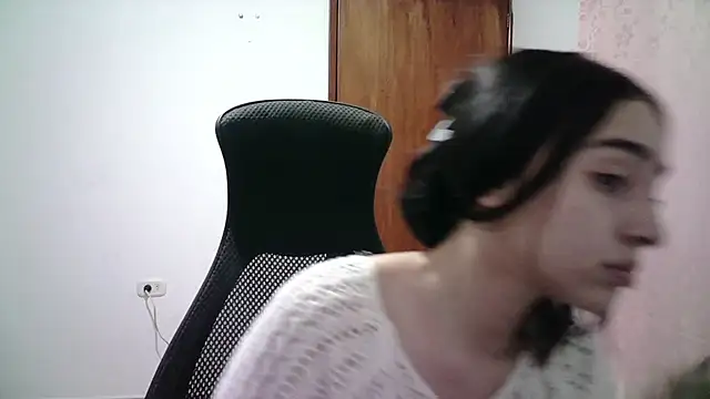 Snapshot of aineangeel chatting on September 2025 11:32:02 PM aineangeel online show from September 2025 11:32:02 PM