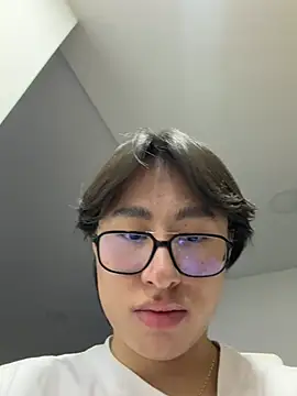 Snapshot of SrLuis18 chatting on June 2026 11:09:02 PM SrLuis18 online show from June 2026 11:09:02 PM