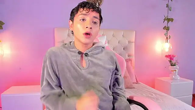 Snapshot of Brann_tadzio chatting on January 2025 01:03:01 PM Brann tadzio online show from January 2025 01:03:01 PM