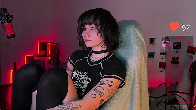 deadlysweet online show from February 2025 12:09:01 AM