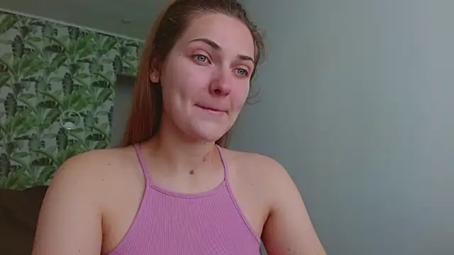 Snapshot of Olivia_shine chatting on June 2026 04:17:02 AM Olivia shine online show from June 2026 04:17:02 AM