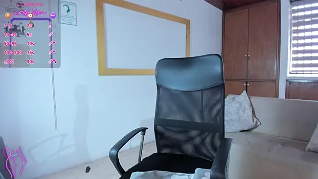 victoria mooree online show from November 2025 05:12:01 PM