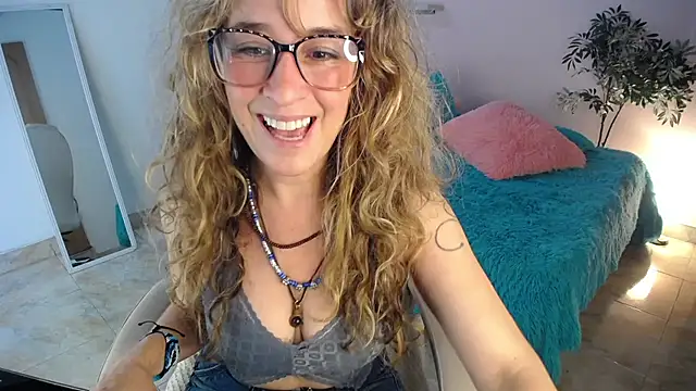 Paula Paz online show from October 2025 03:12:02 PM