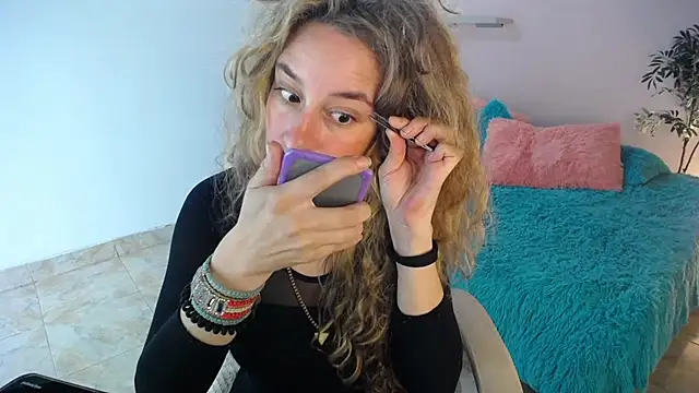 Paula Paz online show from November 2025 02:28:01 PM