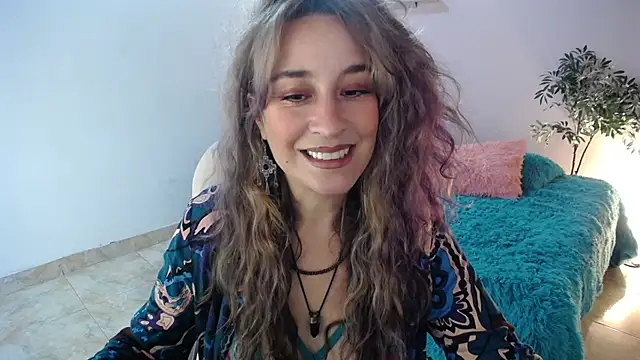 Paula Paz online show from November 2025 02:17:01 PM