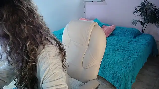 Paula Paz online show from November 2025 02:50:02 PM