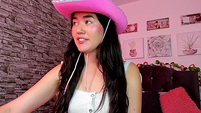 olivia22love online show from December 2024 03:55:01 PM