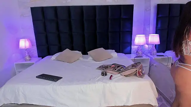 Snapshot of EVELIN_MASON chatting on November 2025 08:08:02 PM EVELIN MASON online show from November 2025 08:08:02 PM