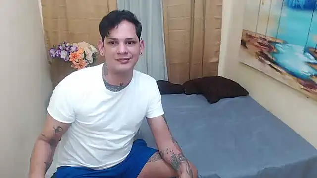 Snapshot of two_monstercock chatting on November 2025 06:31:01 PM two monstercock online show from November 2025 06:31:01 PM