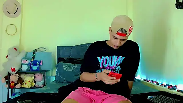 Liamscott  online show from April 2026 07:58:01 PM