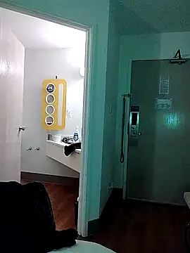 Snapshot of renegade_vyxxen chatting on March 2025 06:41:01 AM renegade vyxxen online show from March 2025 06:41:01 AM