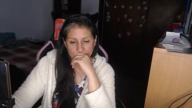 Snapshot of LucifernandaSw chatting on April 2026 07:58:02 AM LucifernandaSw online show from April 2026 07:58:02 AM