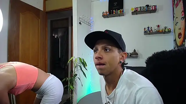 Snapshot of HillAndJack333 chatting on January 2025 01:01:01 PM HillAndJack333 online show from January 2025 01:01:01 PM