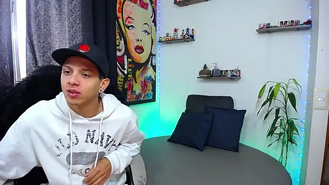 Snapshot of HillAndJack333 chatting on January 2025 12:07:02 PM HillAndJack333 online show from January 2025 12:07:02 PM