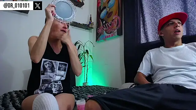 Snapshot of HillAndJack333 chatting on October 2025 12:13:02 PM HillAndJack333 online show from October 2025 12:13:02 PM