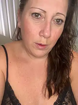 Snapshot of xsexycurvymilf chatting on January 2025 12:16:01 PM xsexycurvymilf online show from January 2025 12:16:01 PM