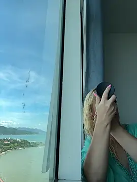 EmmaInLove23 online show from October 2025 02:11:02 AM