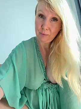 EmmaInLove23 online show from February 2026 02:33:01 AM