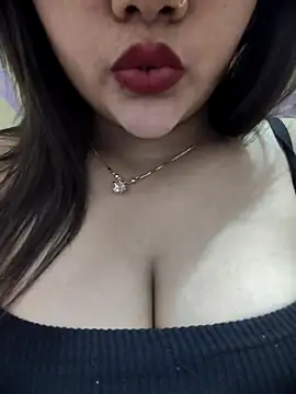 Snapshot of _Redwine_ chatting on March 2025 03:42:01 AM Redwine online show from March 2025 03:42:01 AM