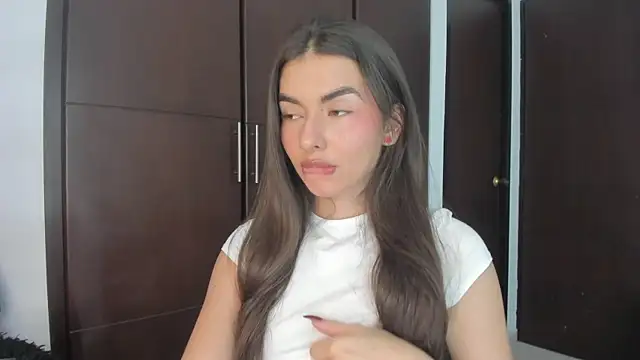 Snapshot of Coralinee_01 chatting on January 2025 11:56:01 PM Coralinee 01 online show from January 2025 11:56:01 PM