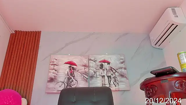 Snapshot of Karoline_Marin chatting on December 2024 09:25:02 PM Karoline Marin online show from December 2024 09:25:02 PM