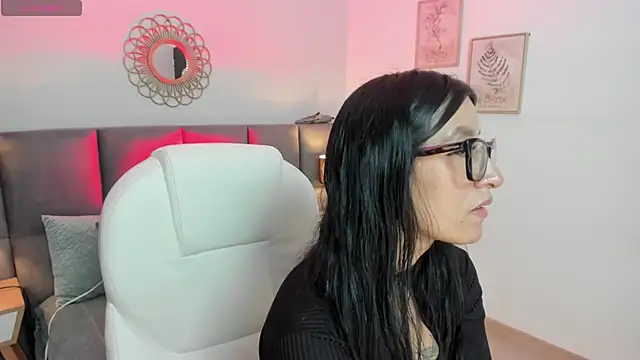 kira moon   online show from April 2026 02:47:01 PM